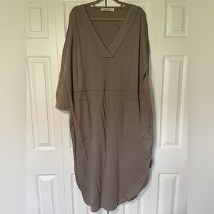 Taupe knit V-neck maxi with pockets